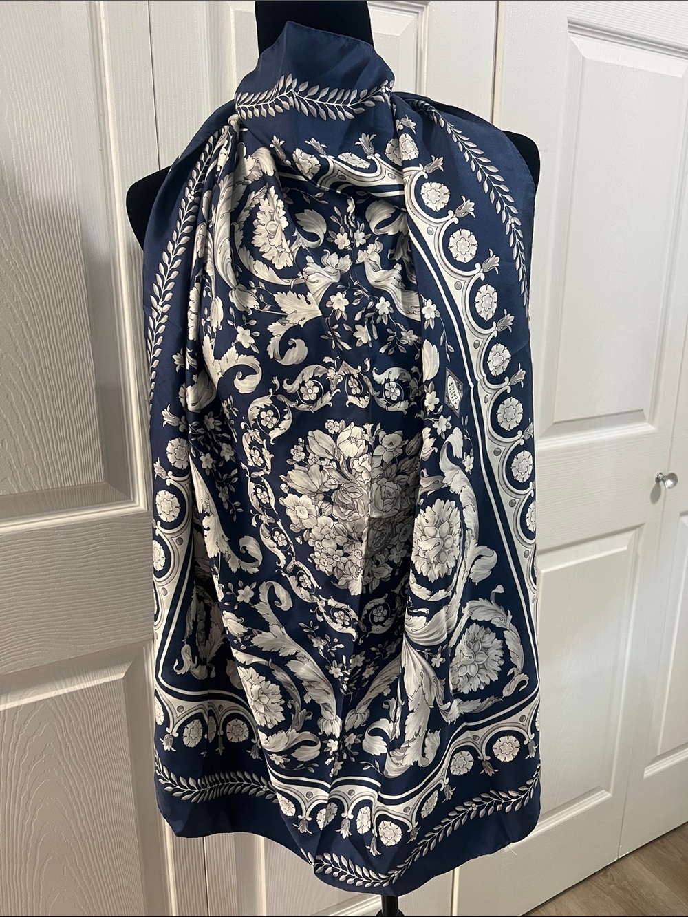New Versace Barocco 100% Silk Scarf